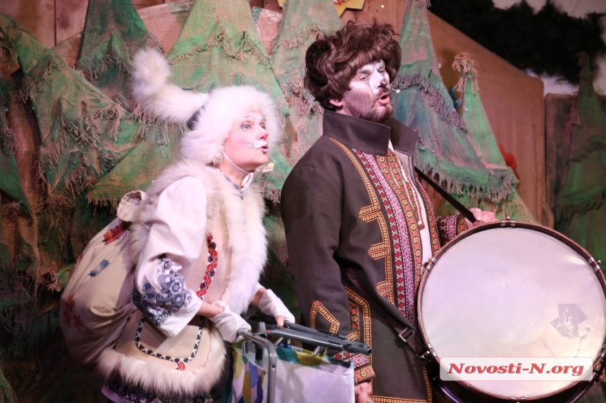 В Николаевском театре устроили День Святого Николая: волшебником для детей мог стать каждый (фото, видео)