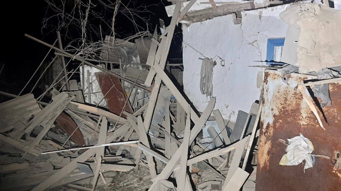 Росіяни знову вдарили по Нікопольщині: пошкоджено будинки, газопроводи та ЛЕП