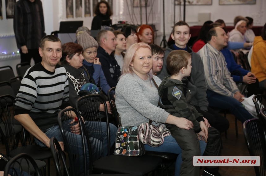В Николаевском театре подарили праздник детям с особенными потребностями (фоторепортаж)