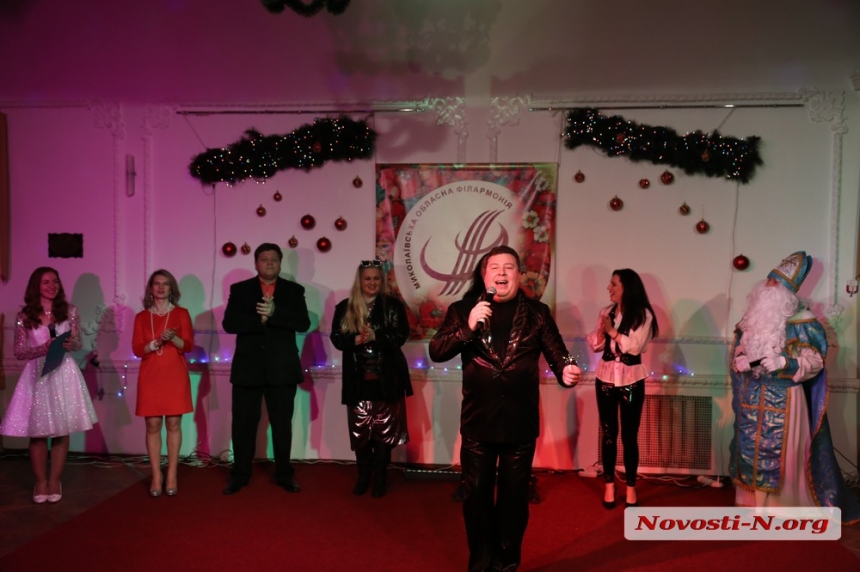 Артисты филармонии подарили николаевцам предпраздничный концерт (фото, видео)