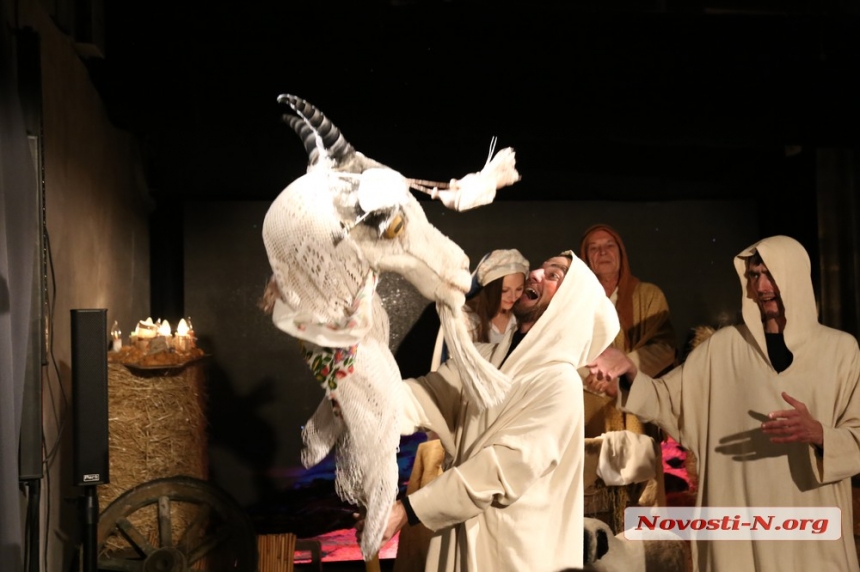 У Миколаївському театрі показали святковий Вертеп (фото, відео)