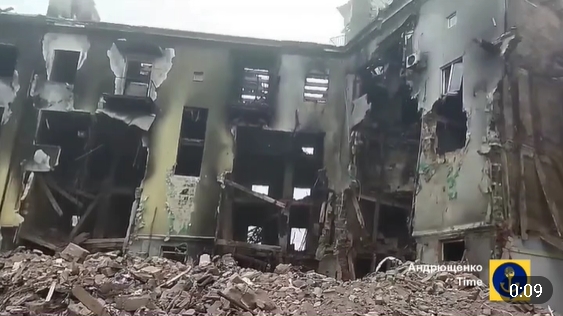 Росіяни зносять історичні будівлі у центрі Маріуполя (відео)