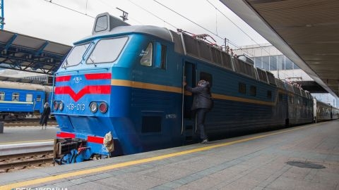 «УЗ» запускає на свята сім додаткових поїздів до Карпат