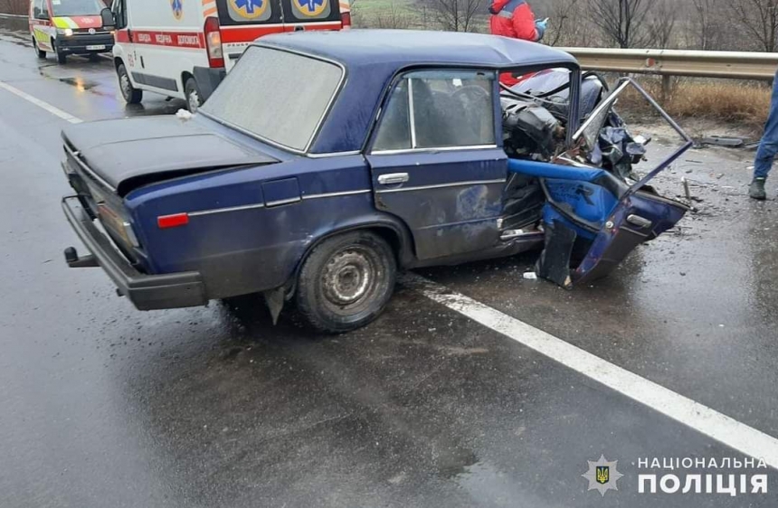 Під Миколаєвом поліцейський на ЗАЗ зіштовхнувся з ВАЗом: одна людина загинула, ще одна постраждала