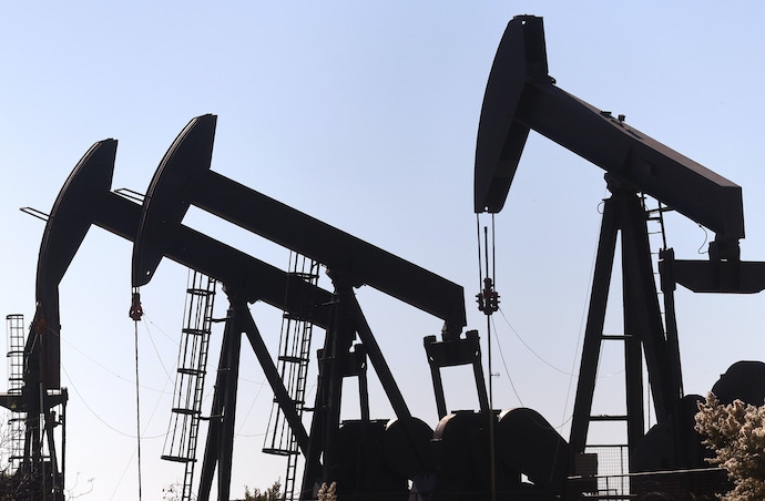РФ запретила экспорт нефти странам, которые ввели потолок цен на нее