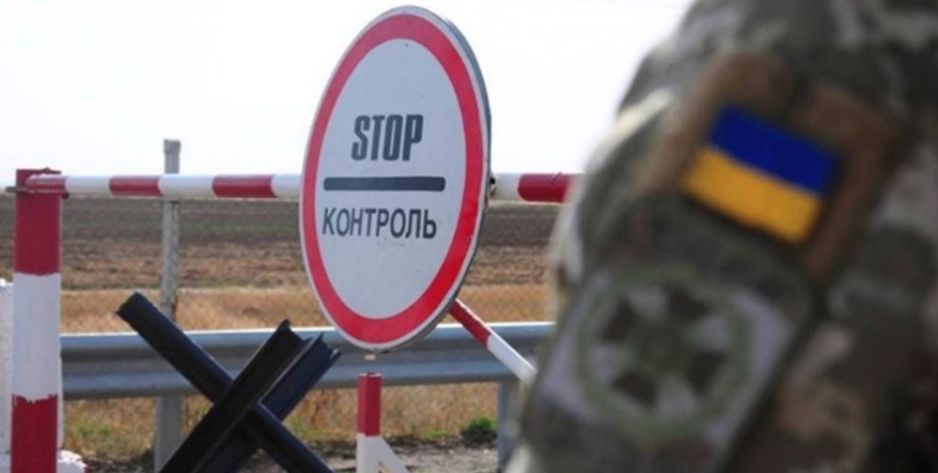 Кабмін планує дозволити виїзд за кордон українцям призовного віку з «бронею»