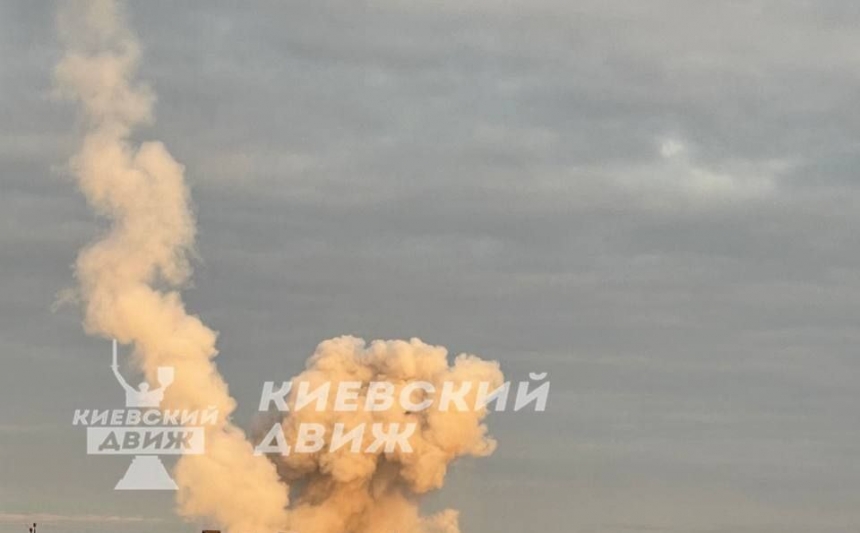 У Києві сильні вибухи, уламками збитої ракети пошкоджено приватну будівлю, - КМВА