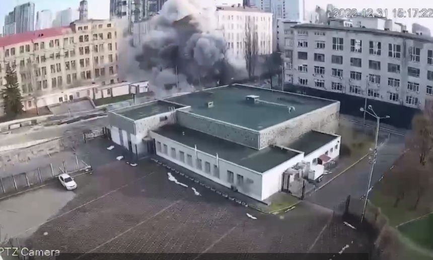 Ракетний удар по готелю у Києві зафіксували камери спостереження (відео)