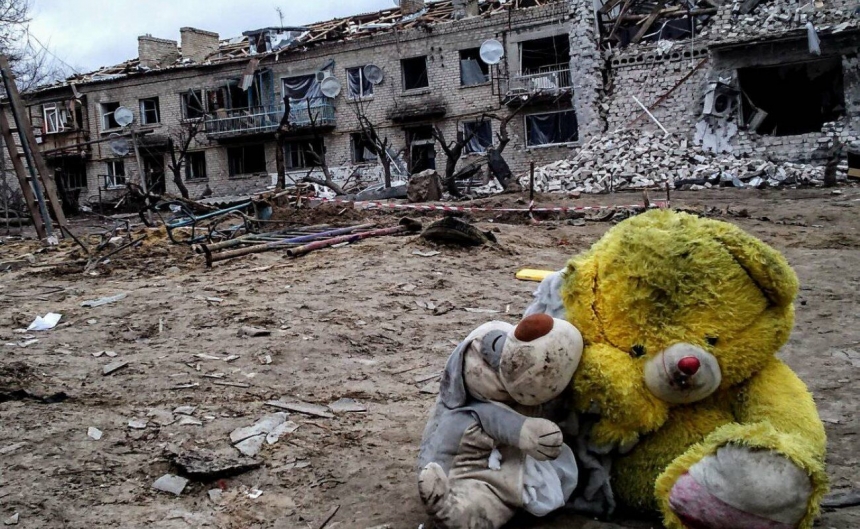 Внаслідок збройної агресії РФ в Україні загинуло 453 дітей