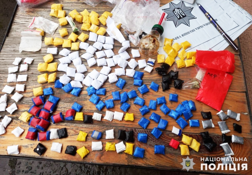 У Новій Одесі спіймали розповсюджувача наркотиків: із собою він мав 200 «закладок»