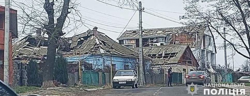 Появились новые фото последствий обстрела Очакова: многие дома остались без крыш