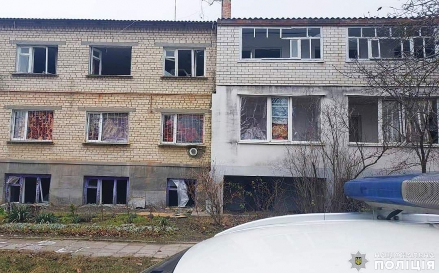 З'явилися нові фото наслідків обстрілу Очакова: багато будинків залишилися без дахів