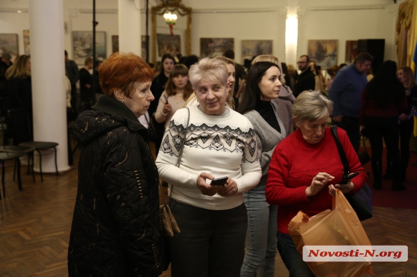 «Повертайся живим!»: у Миколаївському театрі підтримали військовослужбовців України (фото, відео)