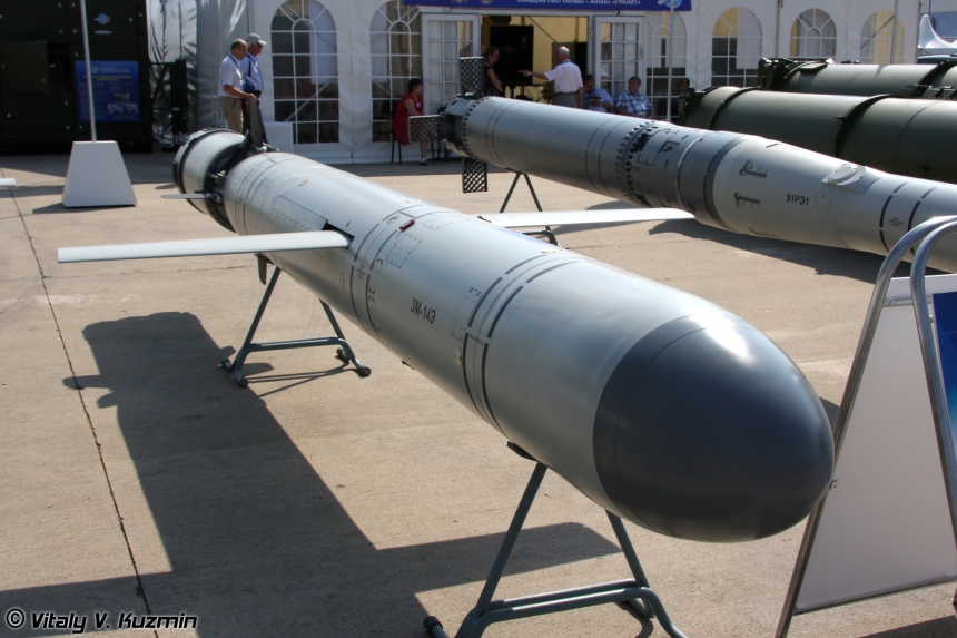 В Черном море уже пять ракетоносителей общим залпом 36 «Калибров», - ОК «Юг»