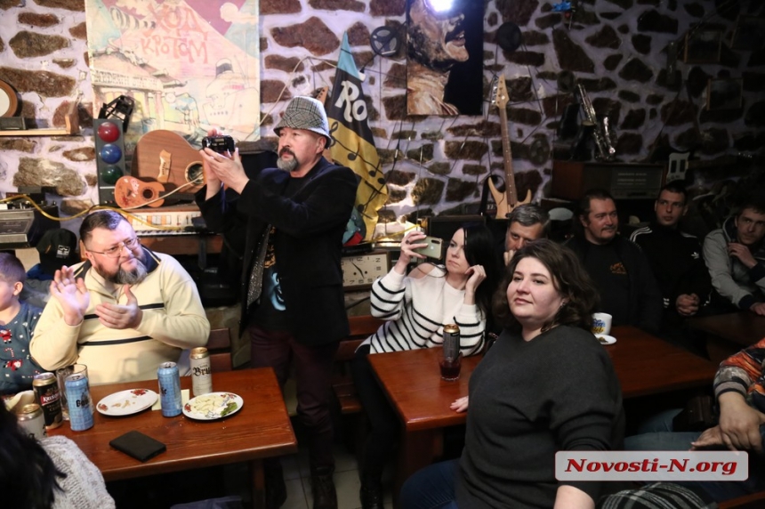 Музиканти у миколаївській «Рок-хаті» подарували глядачам святковий настрій (фото, відео)