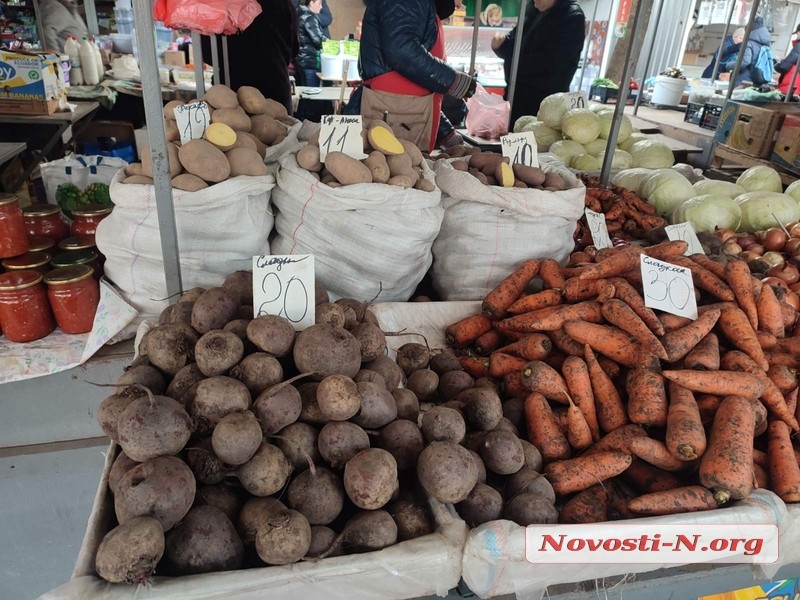 Говядина дешевле свинины и сало по 250 гривен — нарасхват: репортаж с рынка в Николаеве (фото)