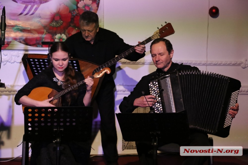 Ансамбль народных инструментов «Узоры» порадовал зрителей отличной музыкой (фото, видео)