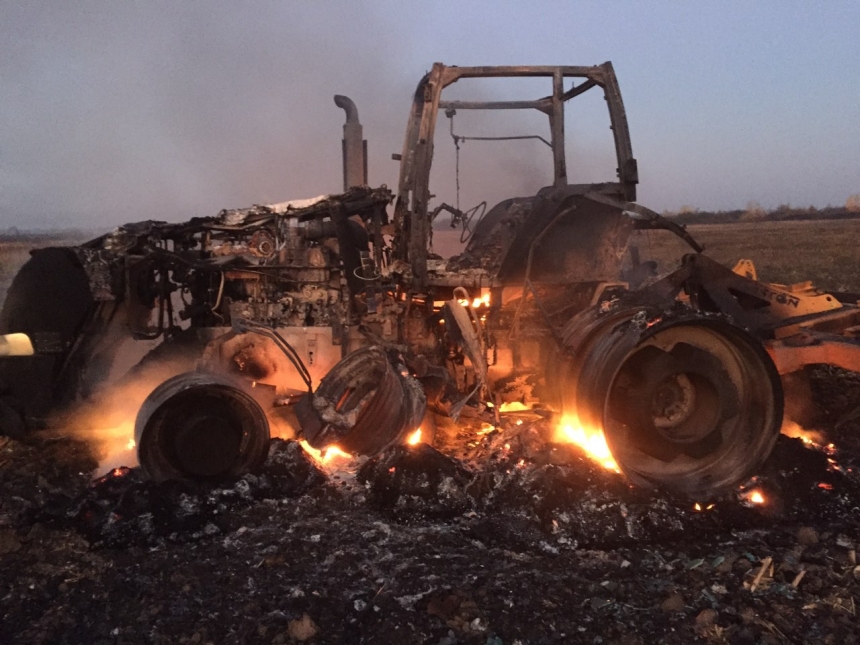 В селе под Вознесенском загорелся трактор