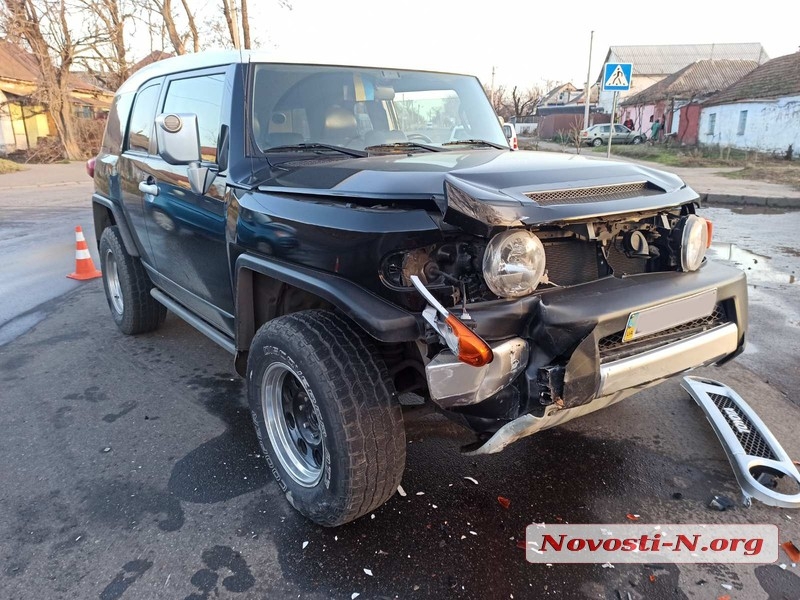 В Николаеве столкнулись «Тойота» и «Шевроле»: пострадал водитель