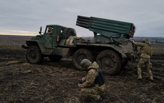 Війська РФ відступають біля Сватового і готуються до оборони на півдні: карти боїв