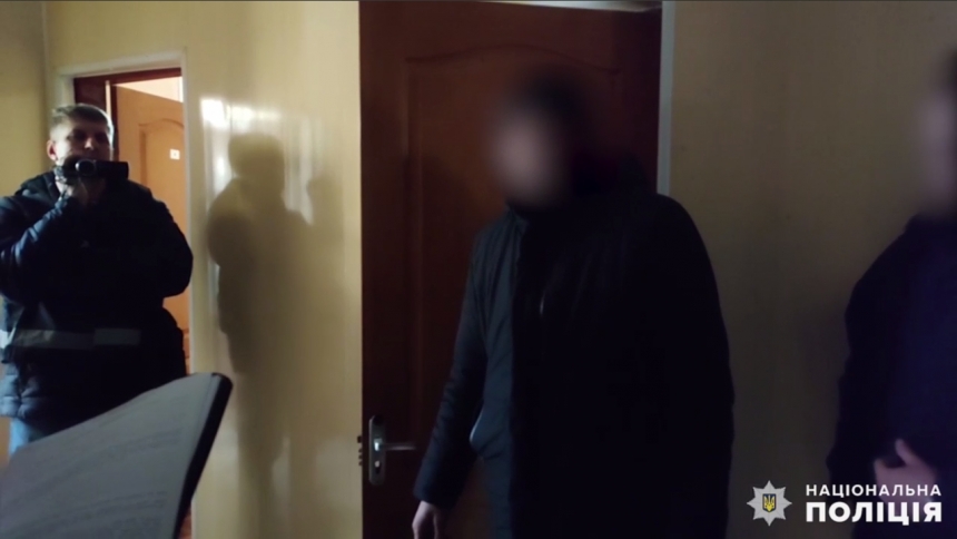 Появилось видео задержания снигиревского коллаборанта, пытавшегося откупиться от правоохранителей