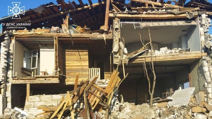 Окупанти обстріляли місто на Сумщині: постраждав спорткомплекс, дитсадок та приватні будинки