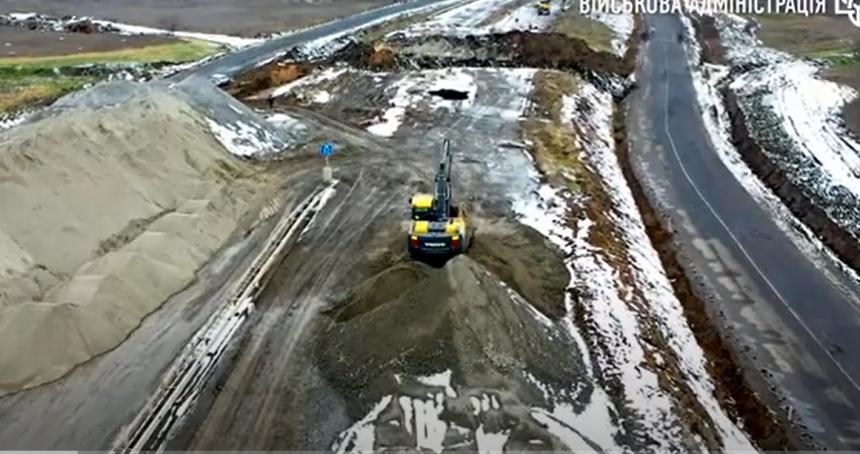 Начали восстанавливать взорванный мост Херсон-Николаев (видео)