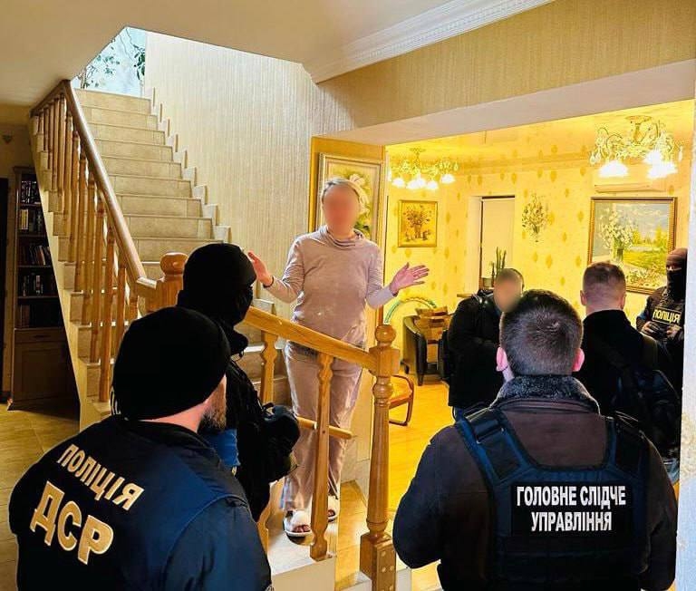 В Одесі чиновники розкрадали «гуманітарку»: на тушонці для Миколаєва «заробили» 7 млн