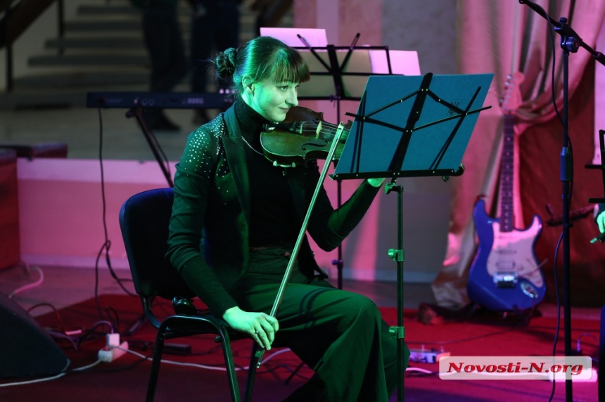  С любовью к жизни и людям: концерт артистов Николаевской филармонии (фоторепортаж)