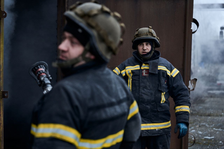 Российские войска утром обстреляли Херсон: попали в лицей, начался пожар