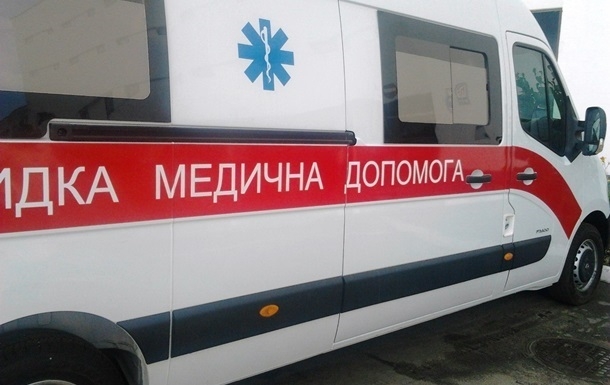 У Дрогобичі 8-річний хлопчик скотився на санчатах під колеса «швидкої»: дитина загинула