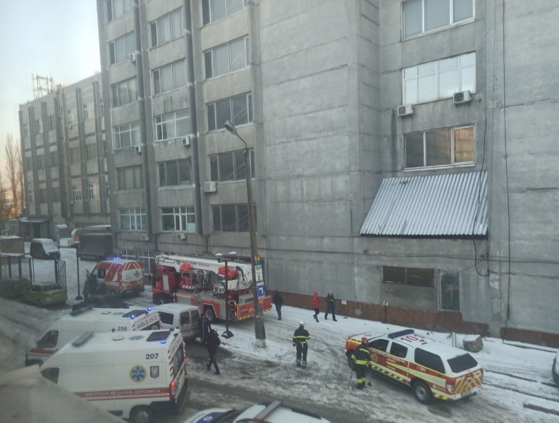 В Киеве произошел взрыв на территории бывшего завода, под завалами могут быть люди