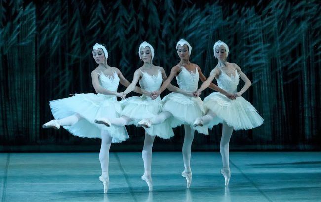 У річницю вторгнення РФ в Україну в Кремлі покажуть балет «Лебедине озеро»