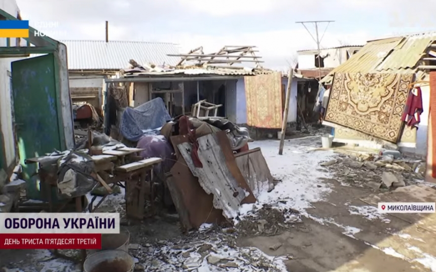 В уничтоженное оккупантами село на Николаевщине все же возвращаются жители и живут в сараях (видео)