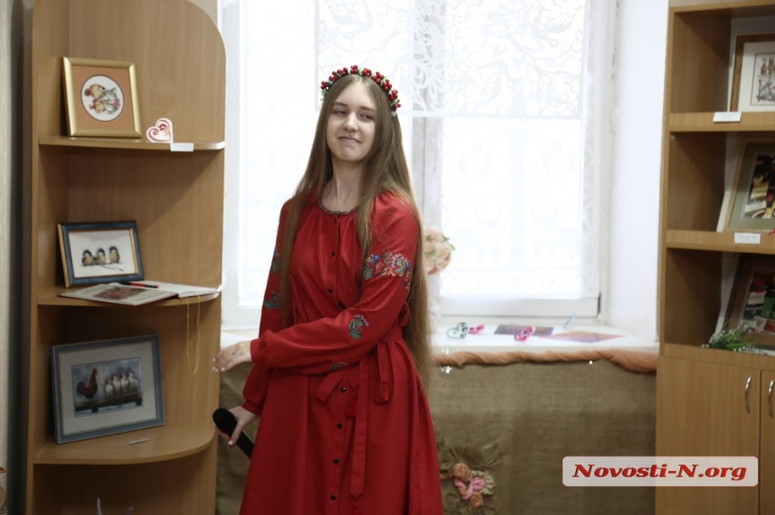Скрученное и вышитое: в Николаеве открылась «Квіткова симфонія кохання» (фоторепортаж)