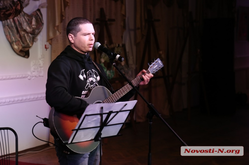 Герої без зброї: в Николаевском театре собирали средства херсонским спасателям