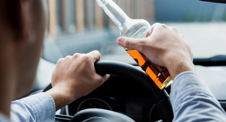 У п'яних латвійських водіїв забиратимуть автомобілі та передаватимуть українцям