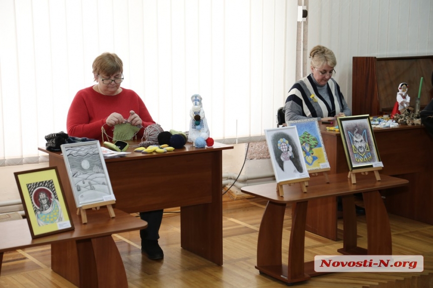 В Николаевской библиотеке открылась выставка «Моя история войны» (фоторепортаж)