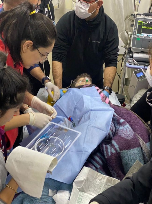 Десять днів під завалами: у Туреччині після землетрусу дивом вижили два підлітки