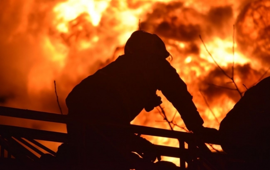 В Николаеве горел жилой дом: есть пострадавший