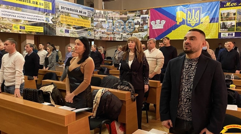 Троє депутатів Первомайської міськради вирішили скласти повноваження