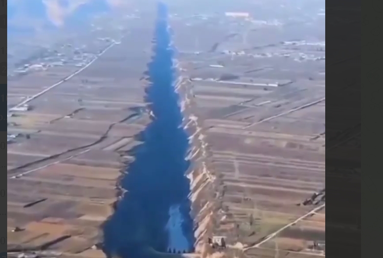 Появилось видео разлома земной коры после землетрясения в Турции (видео)