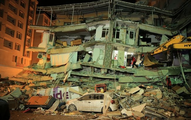 Землетрясения в Турции: власти заявили о первых жертвах (видео)