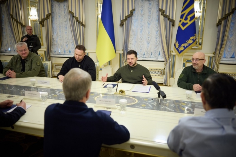 Зеленский встретился с американскими конгрессменами в Киеве (видео)