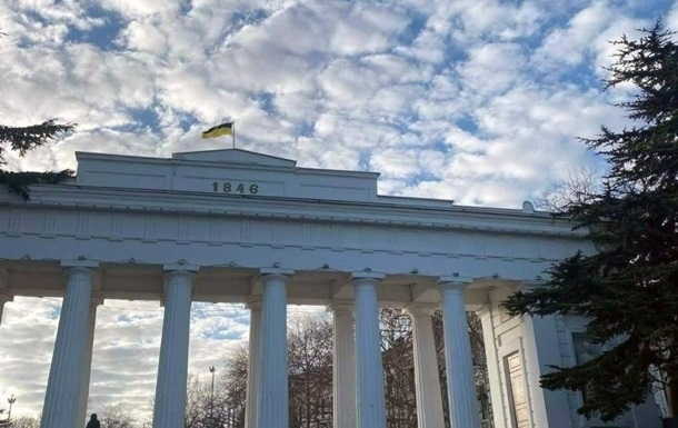 Партизаны установили флаг Украины в Севастополе (фото)