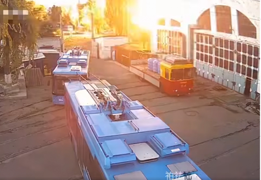 «Прилеты» и разбитые троллейбусы: на «Николаевэлектротрансе» показали, как пережили год войны (видео)
