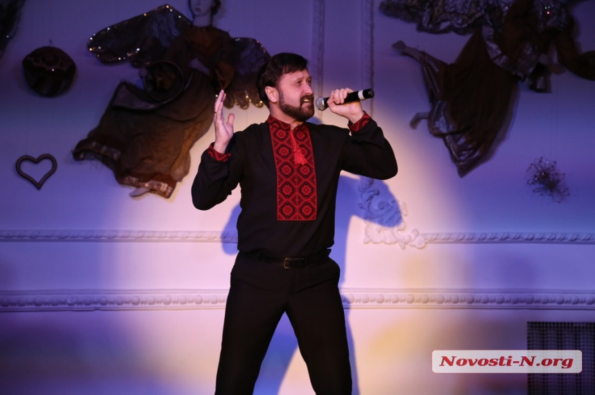С Украиной в сердце к Победе: в Николаевском театре выступили артисты филармонии (ФОТО)