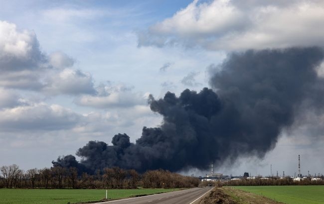 У російському Єйську в районі аеропорту прогриміли вибухи