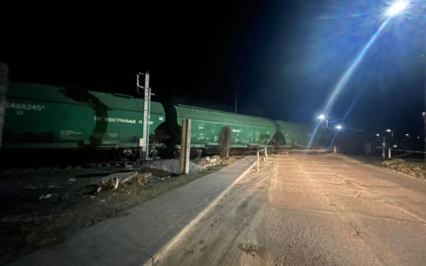 В Борисполе сошел с рельсов грузовой поезд: фото