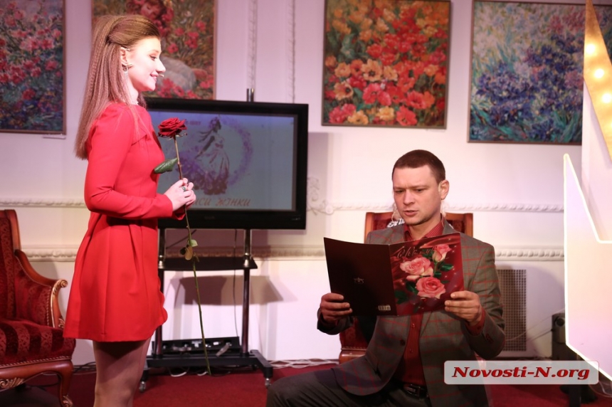 Про жінок з іронією та всерйоз: у Миколаєві відбулося імпровізоване «ток-шоу» (фоторепортаж)